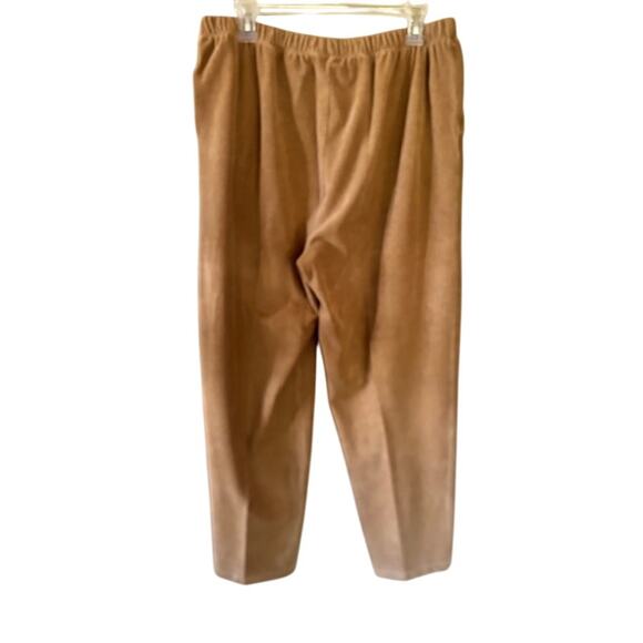 Lands’ End XL (18) Tan/Mustard Stretch Corduroy Pants – Soft Pull-On Style - Picture 3 of 5